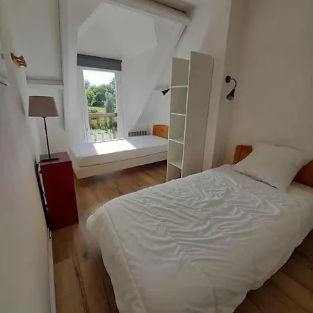 Maisonnette A Pieds